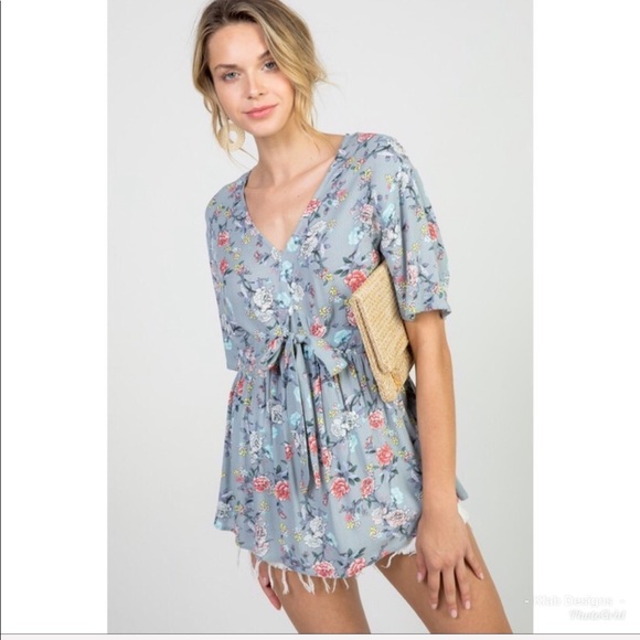 ❤️LAST 1! Floral V Neck Front Tie Top! - Picture 4 of 8